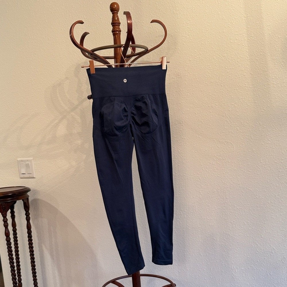 HALARA Navy High-Waisted Leggings 7/8 sculpt